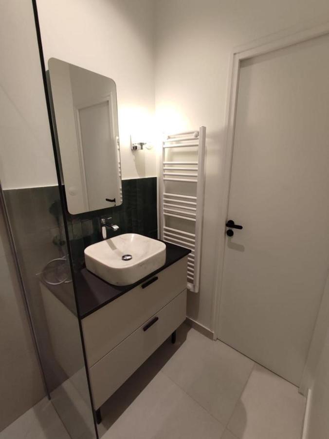 Suite Confortable Sur Le Canal Saint-Martin / Republique Paris Exterior photo